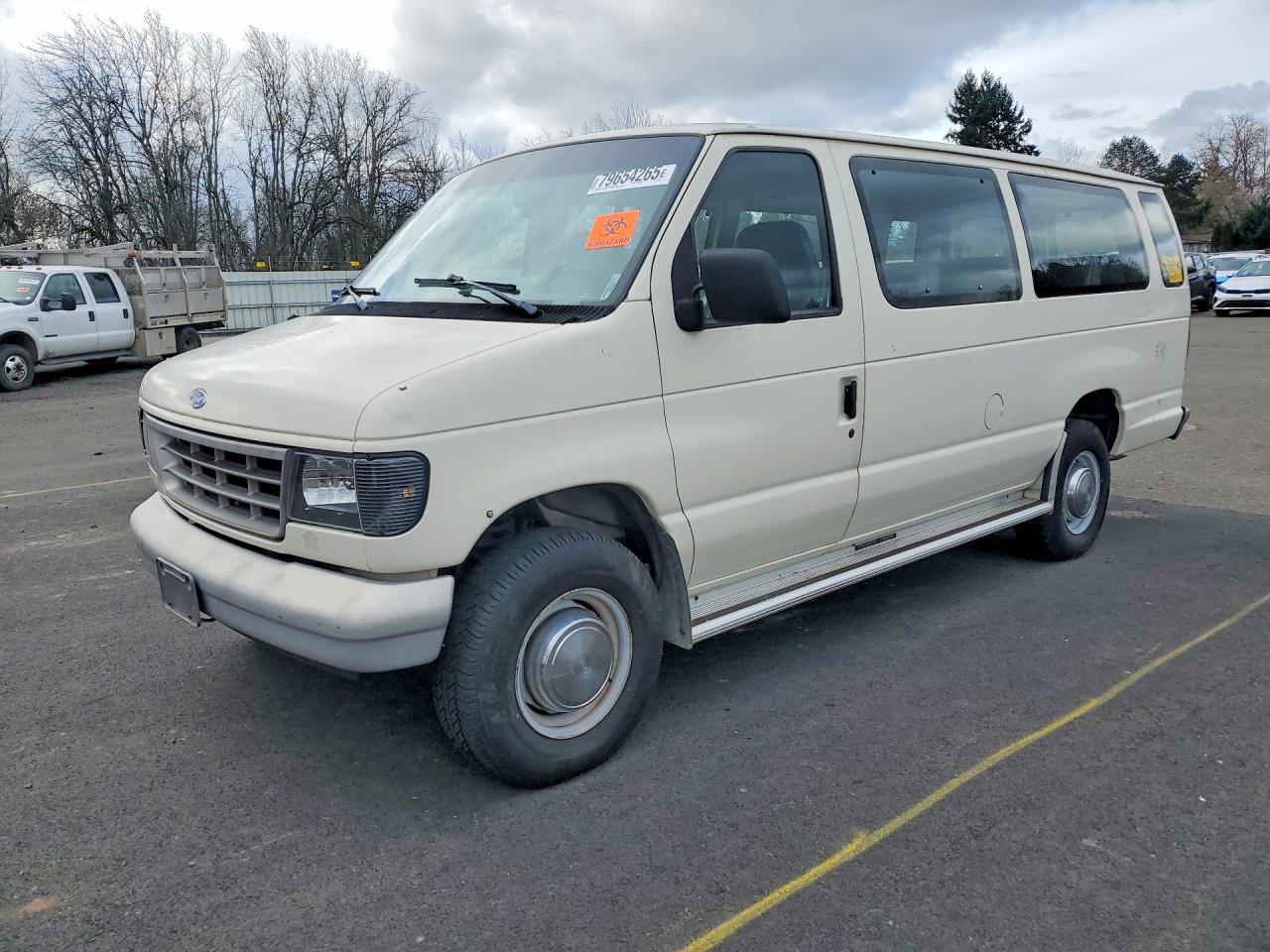 1992 Ford Econoline, VIN 1FBJS31Y2NHB39483 — Rear end