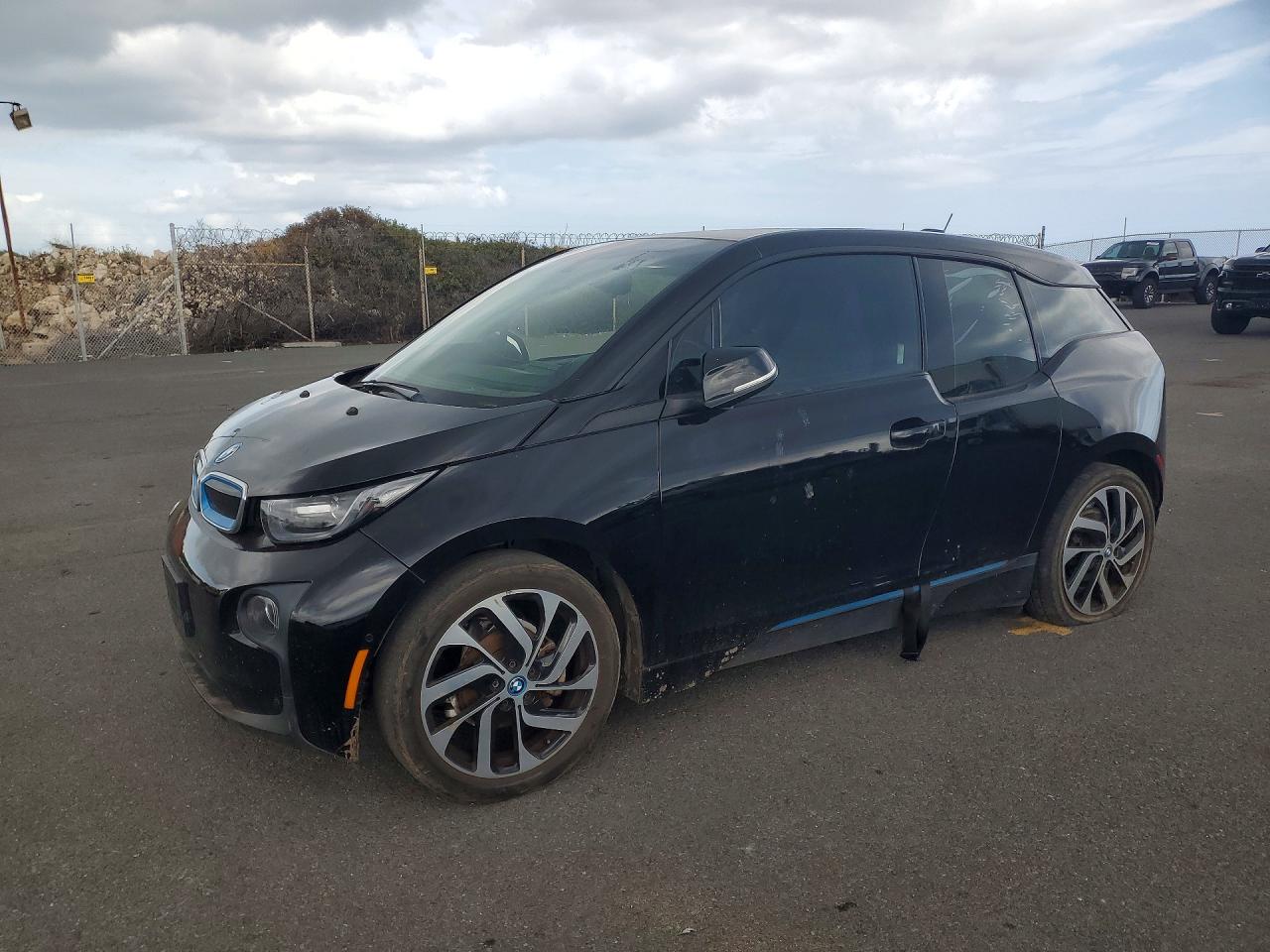 2017 BMW i3, VIN WBY1Z8C3XHV894827 — Side
