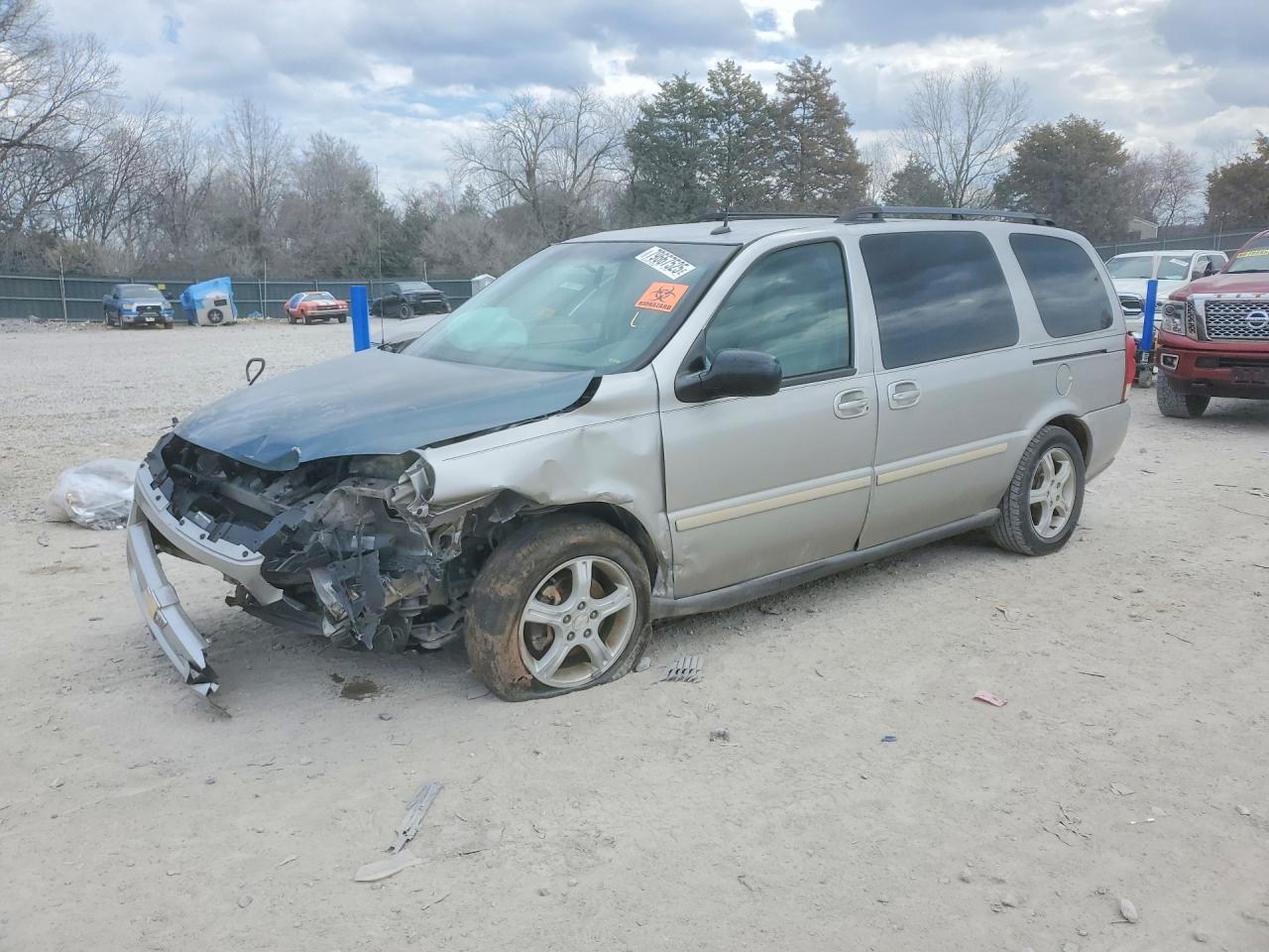 2005 Chevrolet Uplander LS, VIN 1GNDV23L35D169442 — Front end