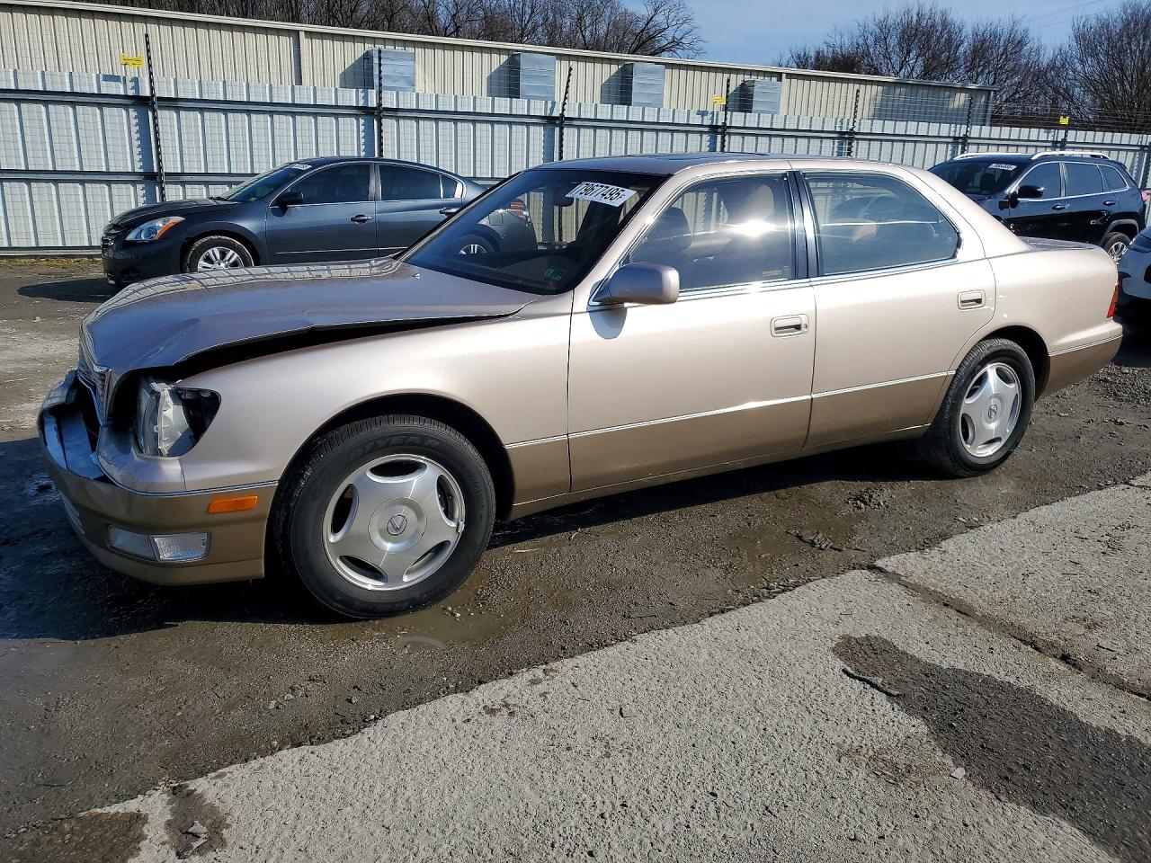 1998 Lexus LS 400, VIN JT8BH28F3W0105631 — Front end