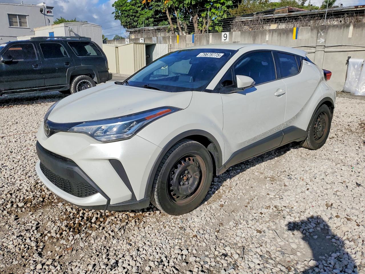 2020 Toyota C-HR LE, VIN NMTKHMBX9LR113089 — Side