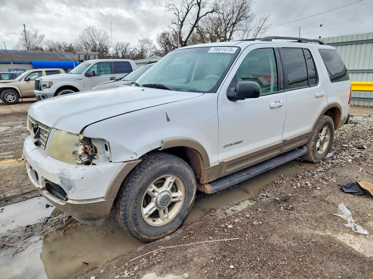 2002 Ford Explorer Eddie Bauer, VIN 1FMZU74W82ZB02630 — Front end