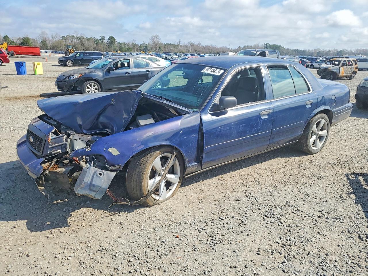 2004 Ford Police Interceptor Base w/3.27 Axle, VIN 2FAHP71WX4X158515 — Front end
