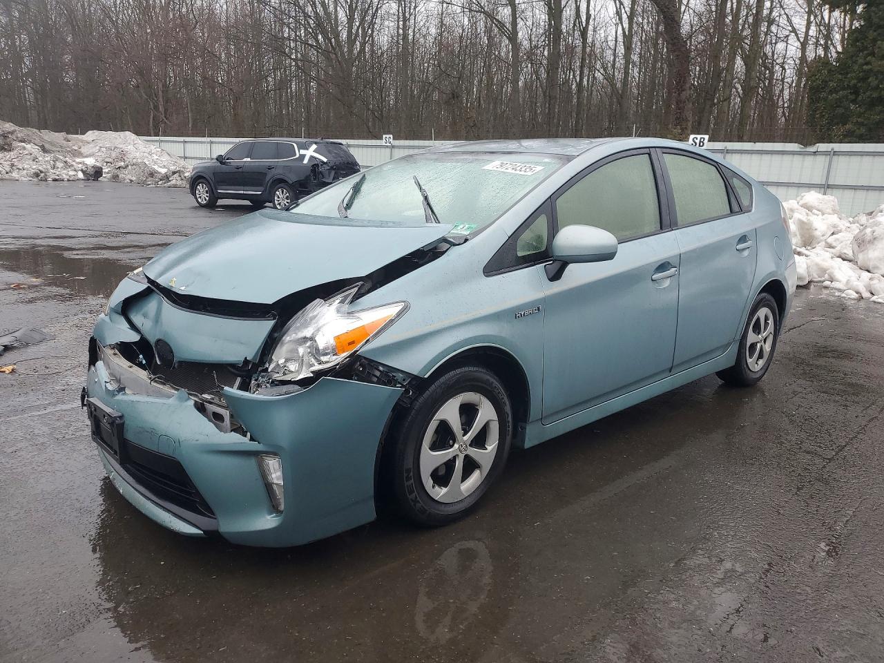 2013 Toyota Prius Two, VIN JTDKN3DU1D5693260 — Front end