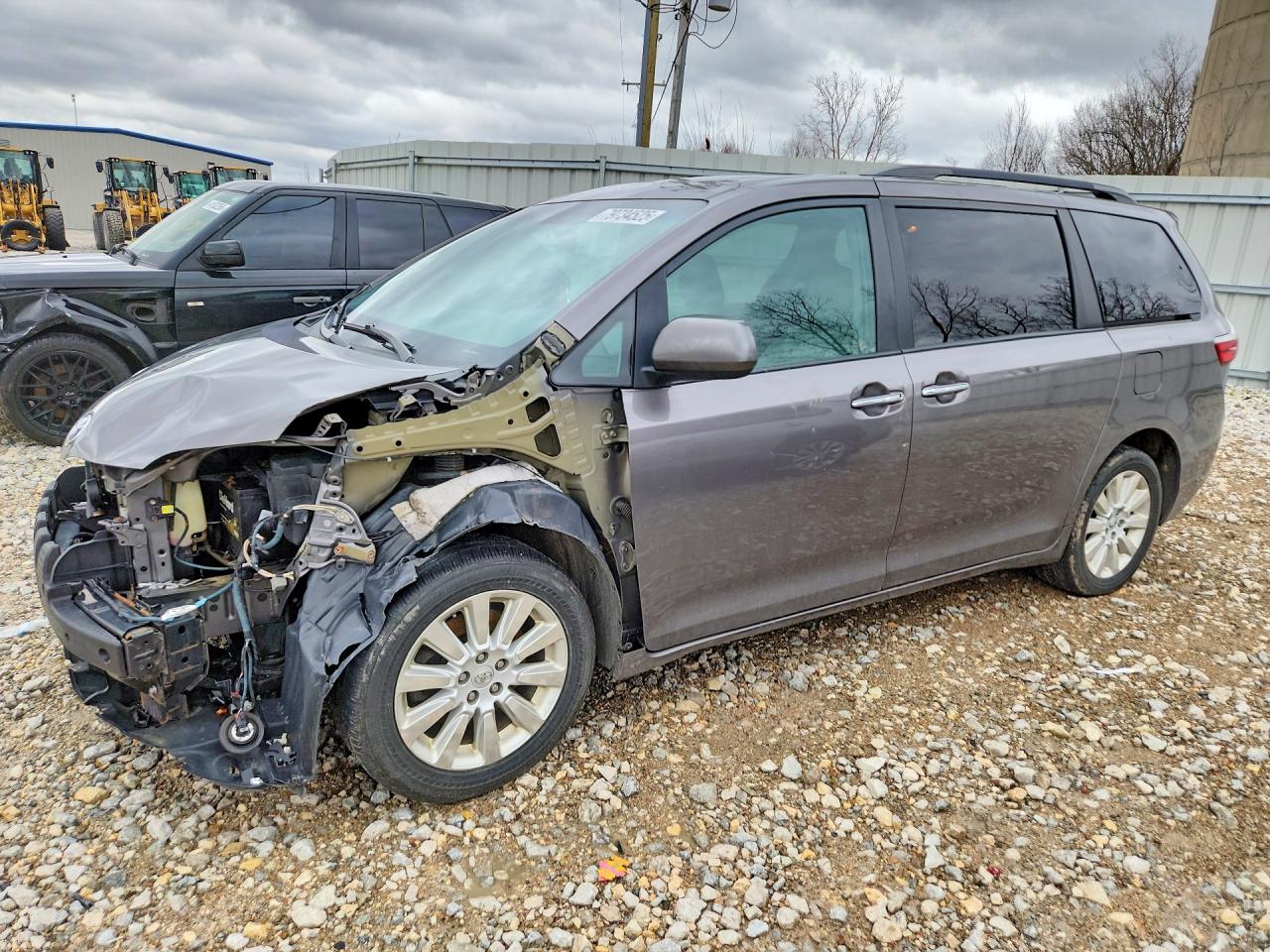 2016 Toyota Sienna XLE Premium, VIN 5TDDK3DC3GS145865 — Front end