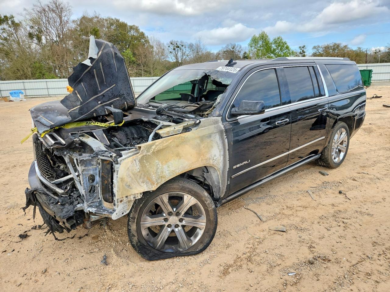 2016 GMC Yukon XL Denali, VIN 1GKS1HKJ7GR191355 — Фото с аукциона