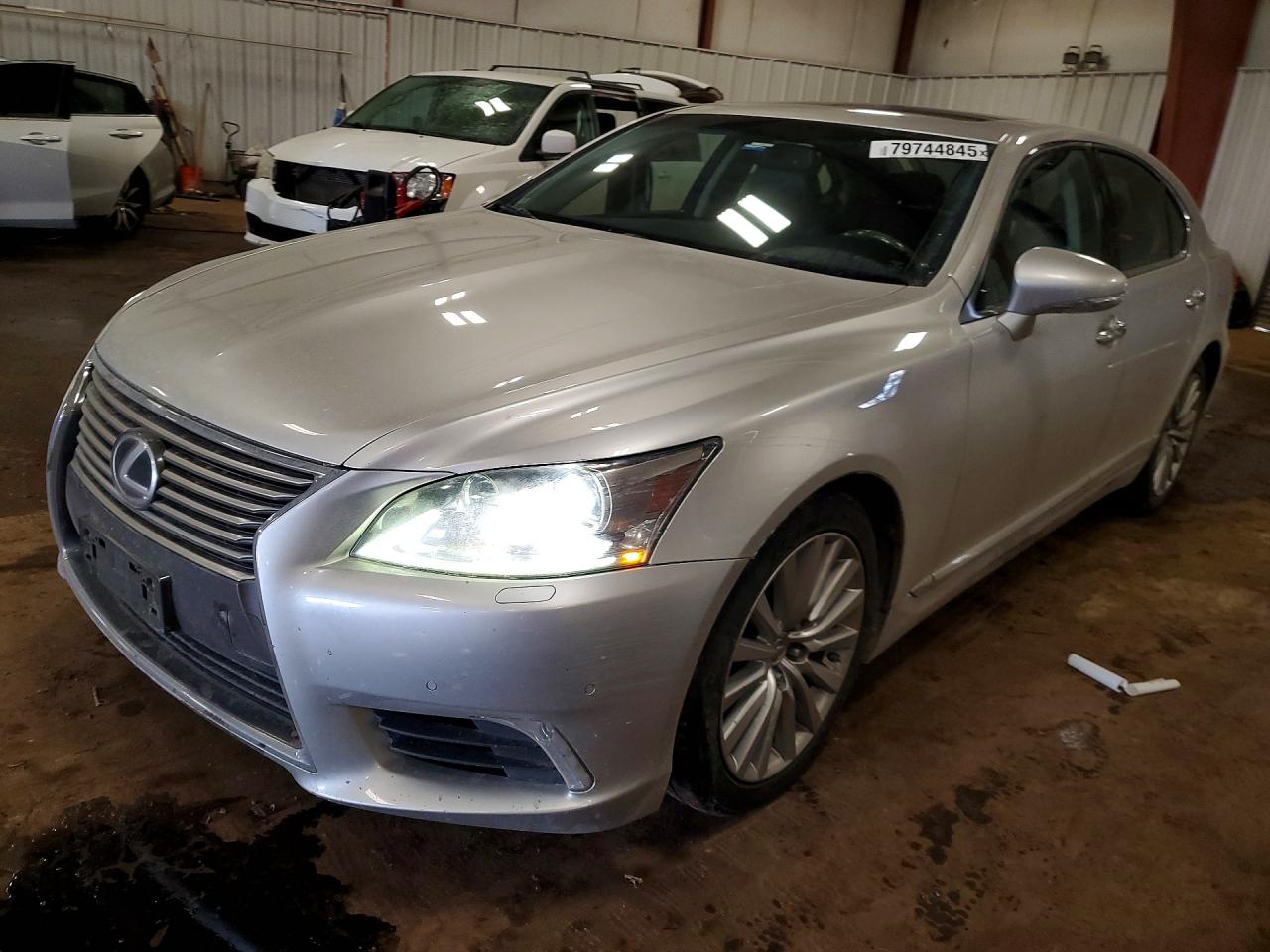 2015 Lexus LS Crafted Line, VIN JTHCL5EF5F5024366 — Minor dents and scratches