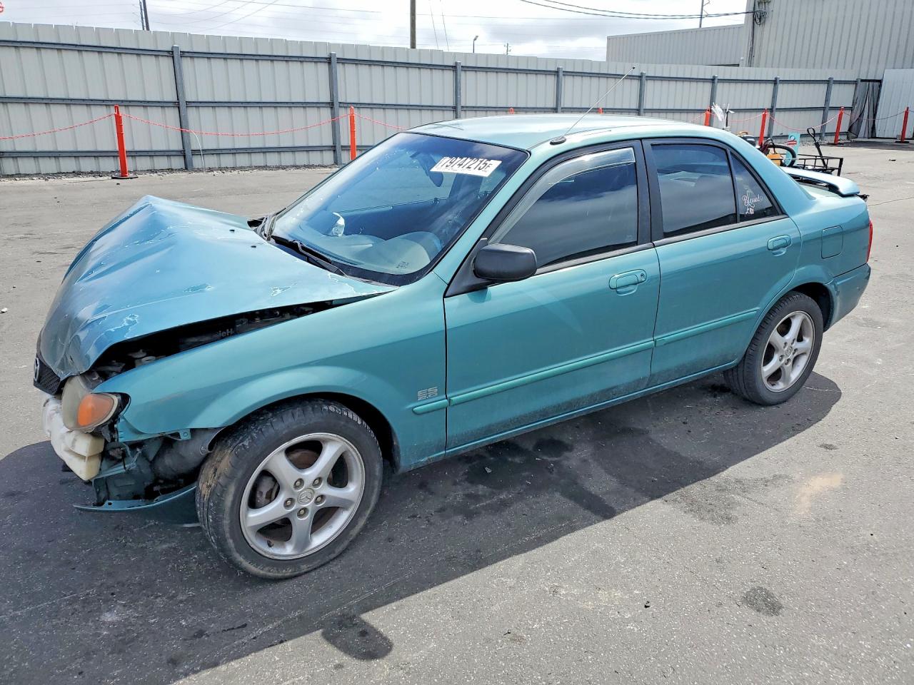 2001 Mazda Protege LX, VIN JM1BJ225610416372 — Перед