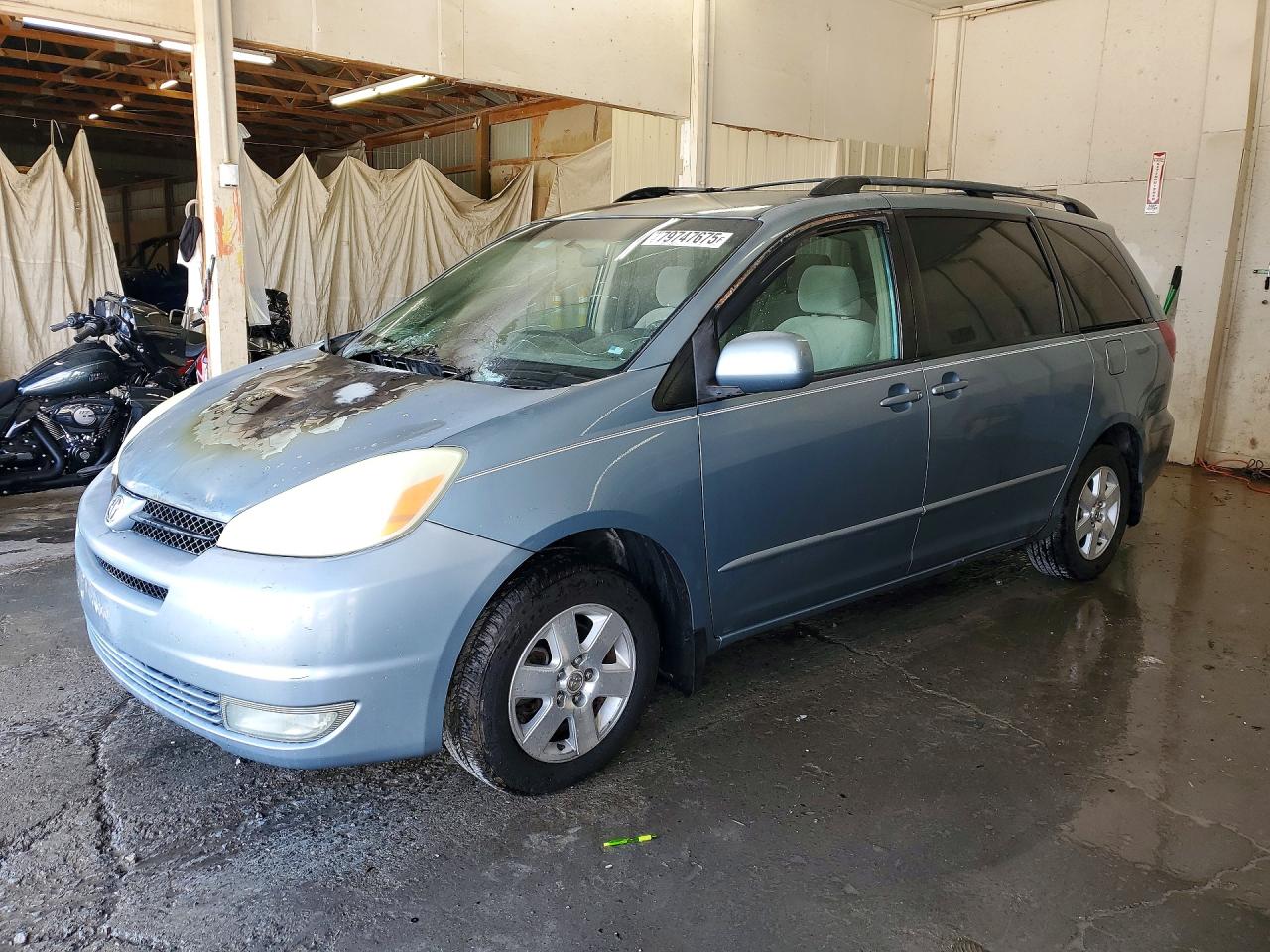 2005 Toyota Sienna XLE Limited, VIN 5TDZA22C45S339601 — Engine fire