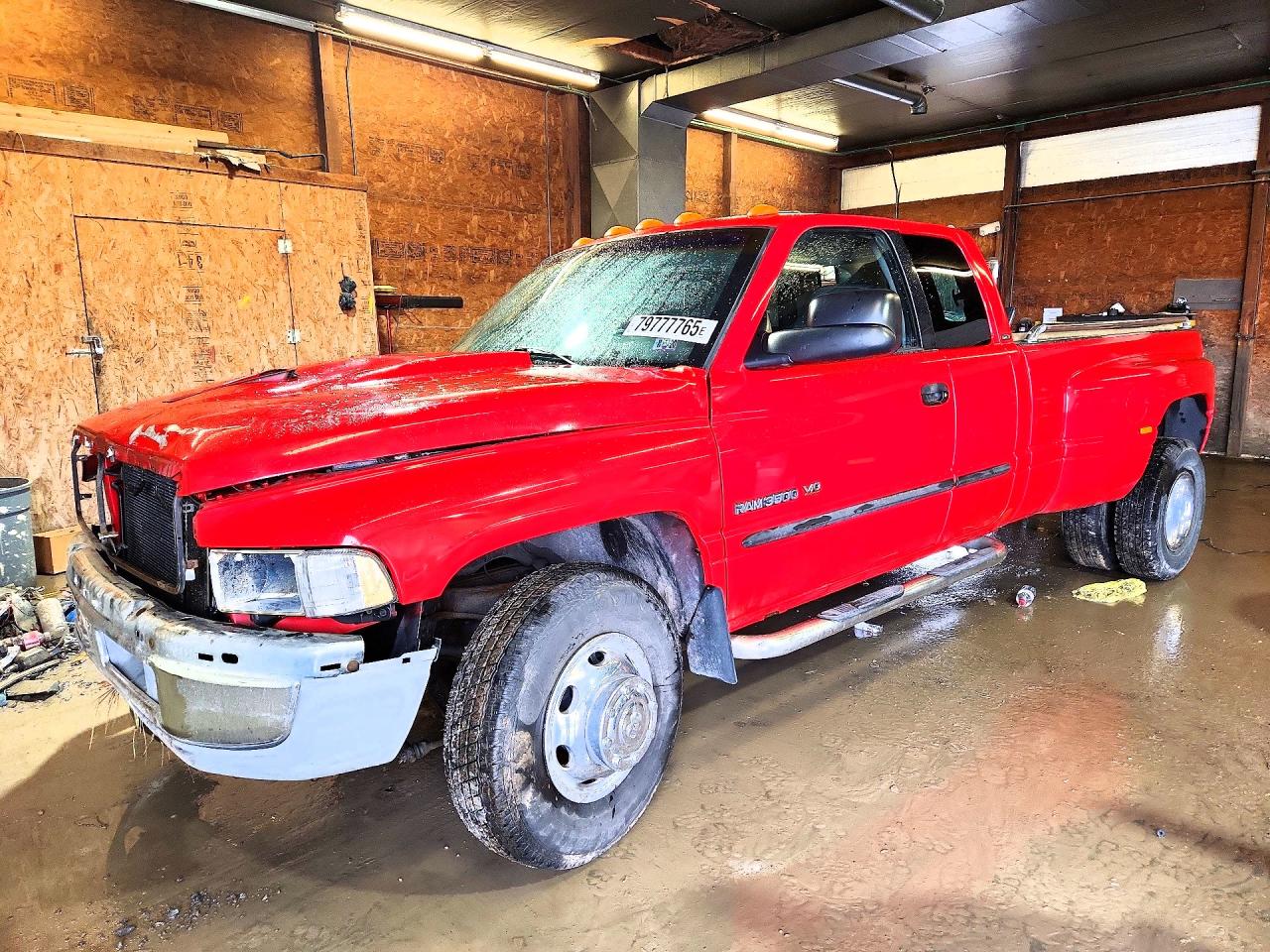 2001 Dodge 3500, VIN 1B7MC33W71J513221 — Перед