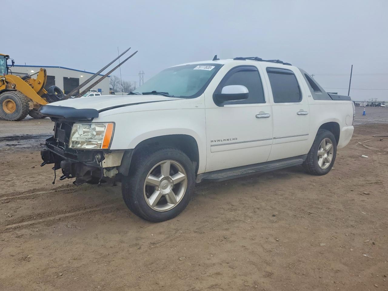 2011 Chevrolet Avalanche LTZ, VIN 3GNTKGE32BG100450 — Front end