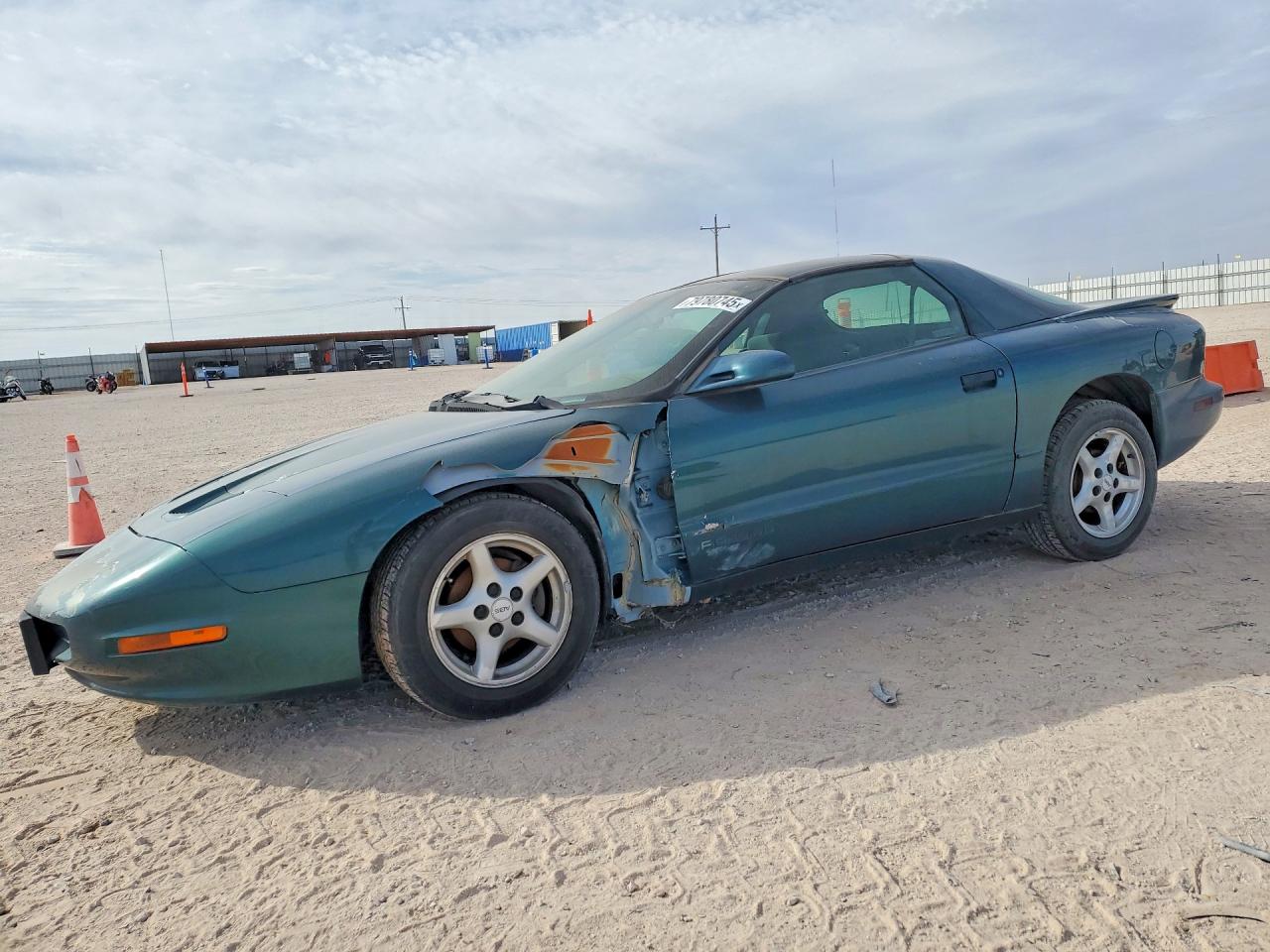 1997 Pontiac Firebird Firebird, VIN 2G2FS22K9V2208483 — Front end