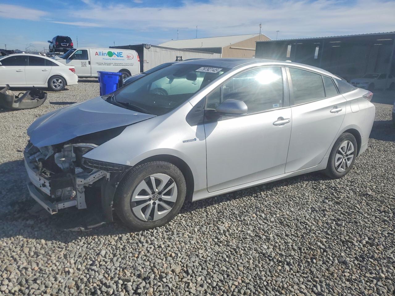 2017 Toyota Prius Three, VIN JTDKARFU4H3531510 — Front end