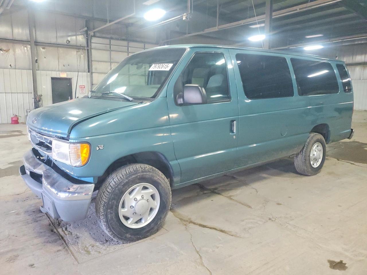 1998 Ford Econoline Wagon XL, VIN 1FBSS31S2WHA77729 — Front end