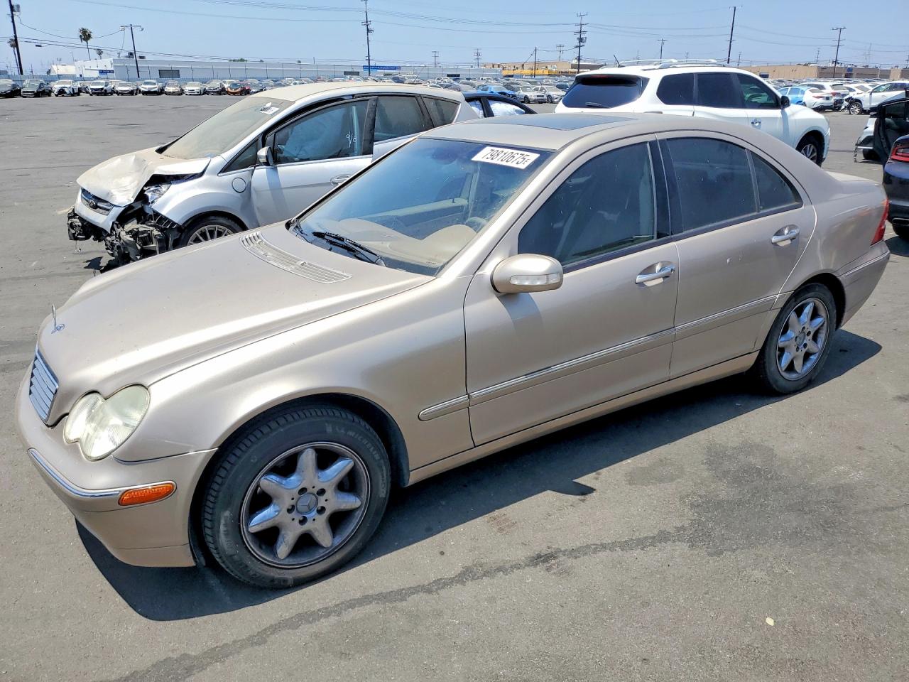 2001 Mercedes-Benz C 230/260/280/320, VIN WDBRF64J01F018412 — Minor dents and scratches