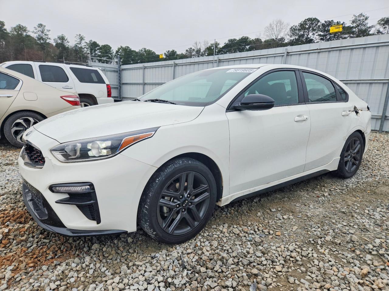 2021 Kia Forte GT-Line, VIN 3KPF34AD3ME358555 — Side