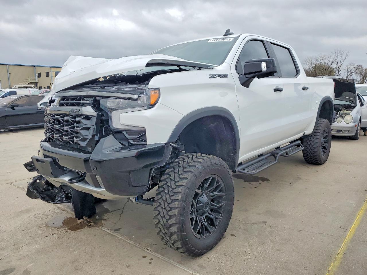 2025 Chevrolet Silverado 1500 ZR2, VIN 3GCUKHEL1SG380218 — Перед