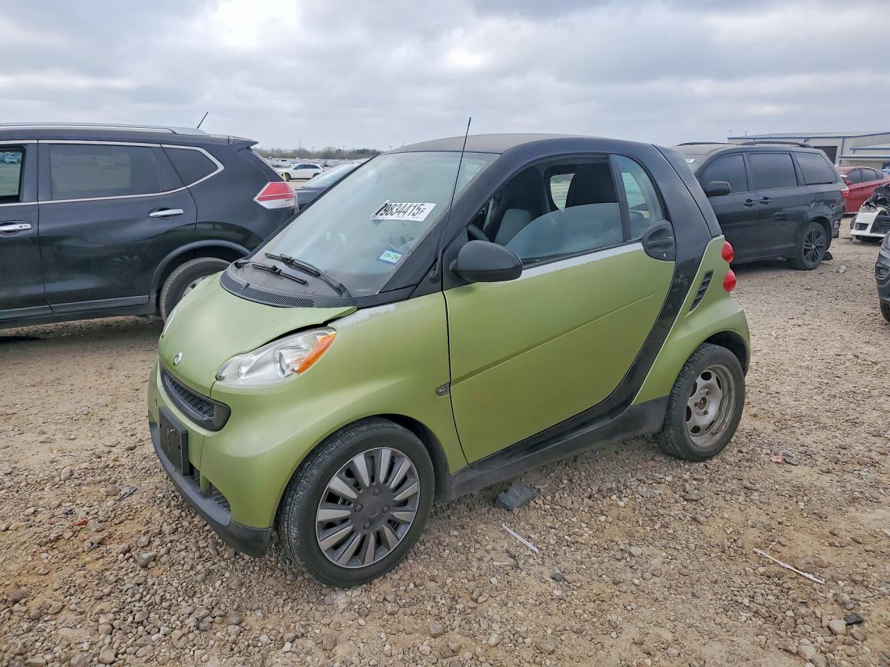 2011 Smart fortwo Pure, VIN WMEEJ3BA8BK427106 — Front end