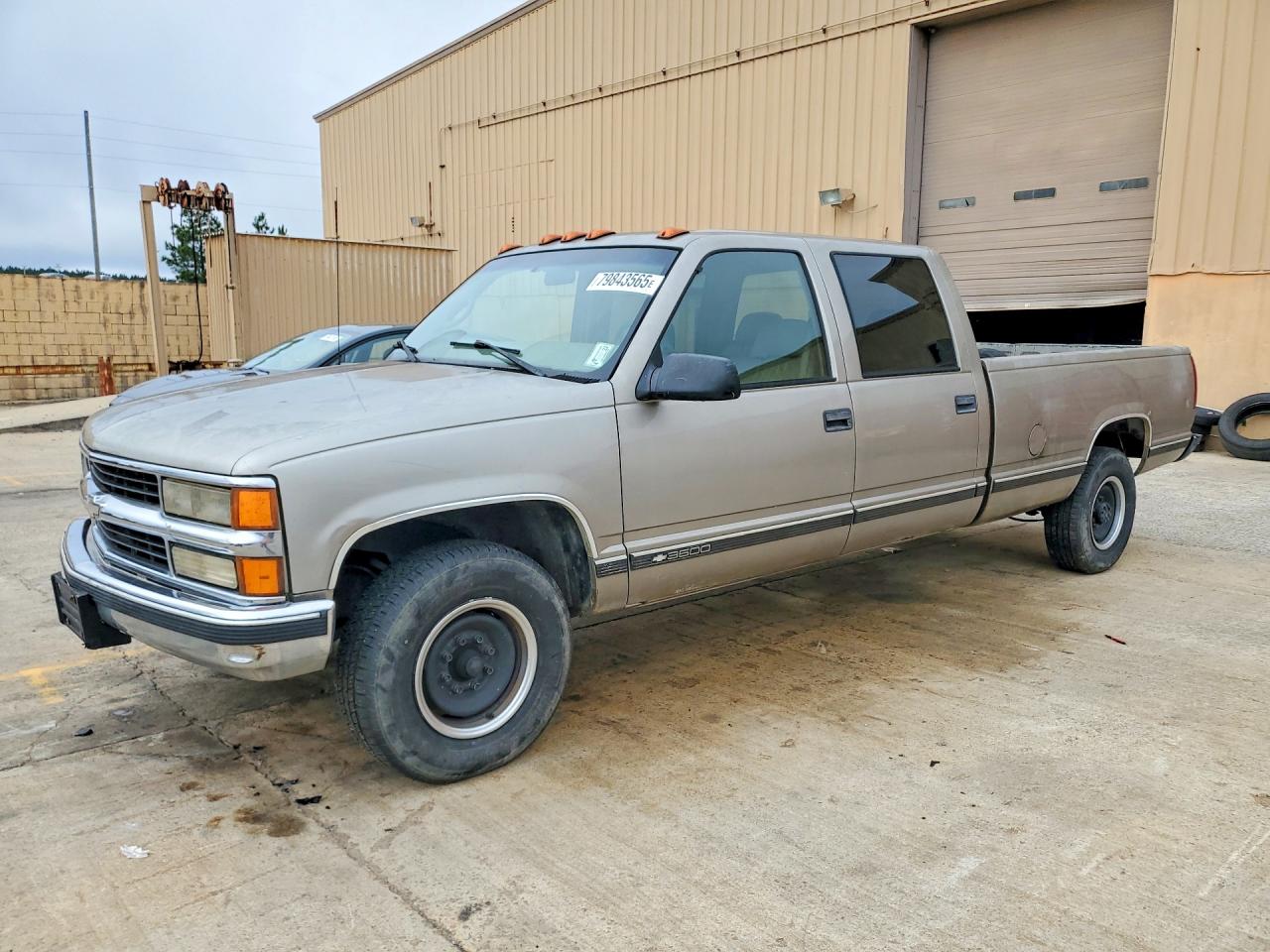 1999 Chevrolet Silverado 3500, VIN 1GCGC33R1XF094592 — Rear end