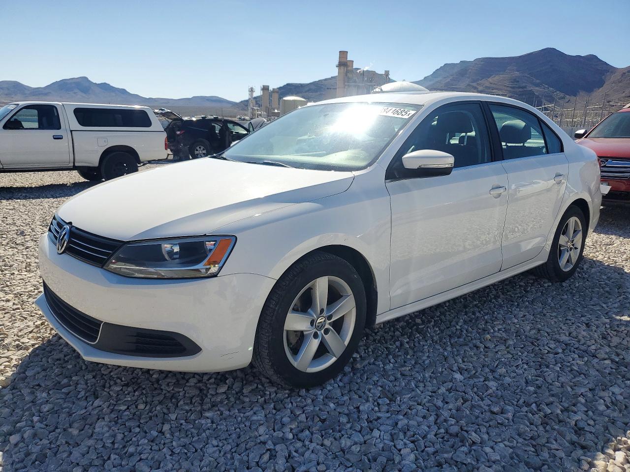 2014 Volkswagen Jetta TDI, VIN 3VWLL7AJ9EM372734 — Minor dents and scratches