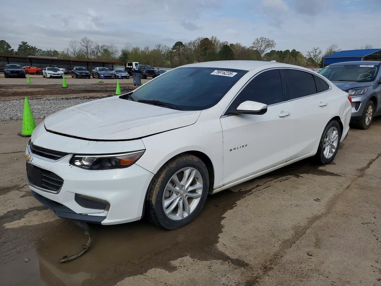 2018 Chevrolet Malibu LT, VIN 1G1ZD5ST2JF168701 — Front end