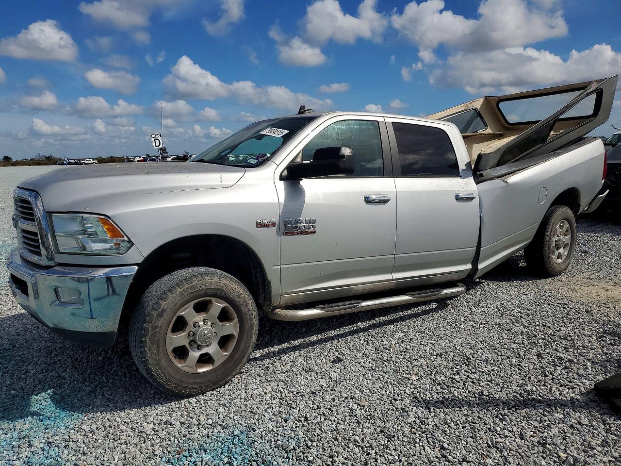 2016 Ram 3500 SLT, VIN 3C63R3HT2GG254762 — Rear end