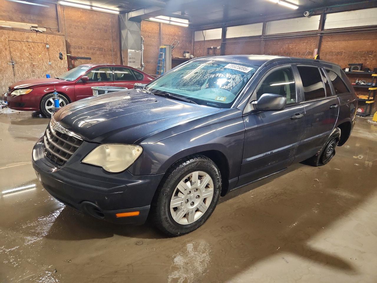 2007 Chrysler Pacifica, VIN 2A8GM48L17R202699 — Rear end