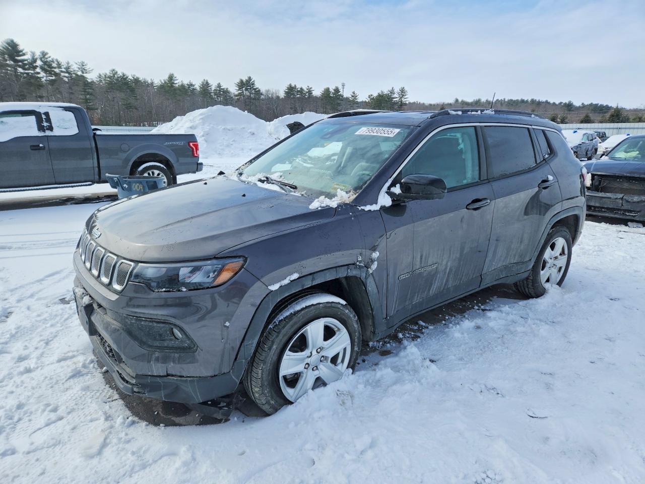 2022 Jeep Compass Latitude, VIN 3C4NJDBB6NT134692 — Front end