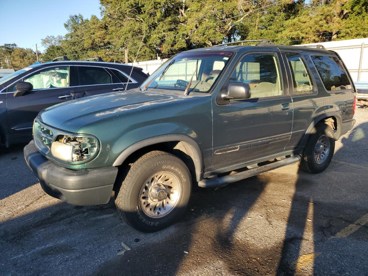 1999 Ford Explorer Sport, VIN 1FMYU22X7XUA21018 — Зад