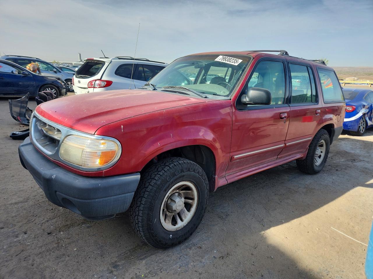 2000 Ford Explorer XL, VIN 1FMZU71X9YZC23141 — Rear end