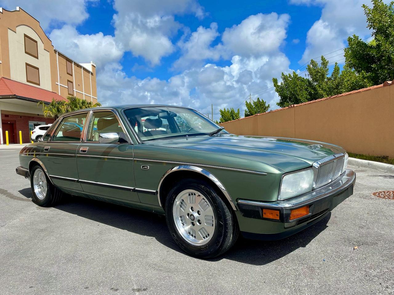 1994 Jaguar XJ, VIN SAJKX1741RC695363 — Normal wear