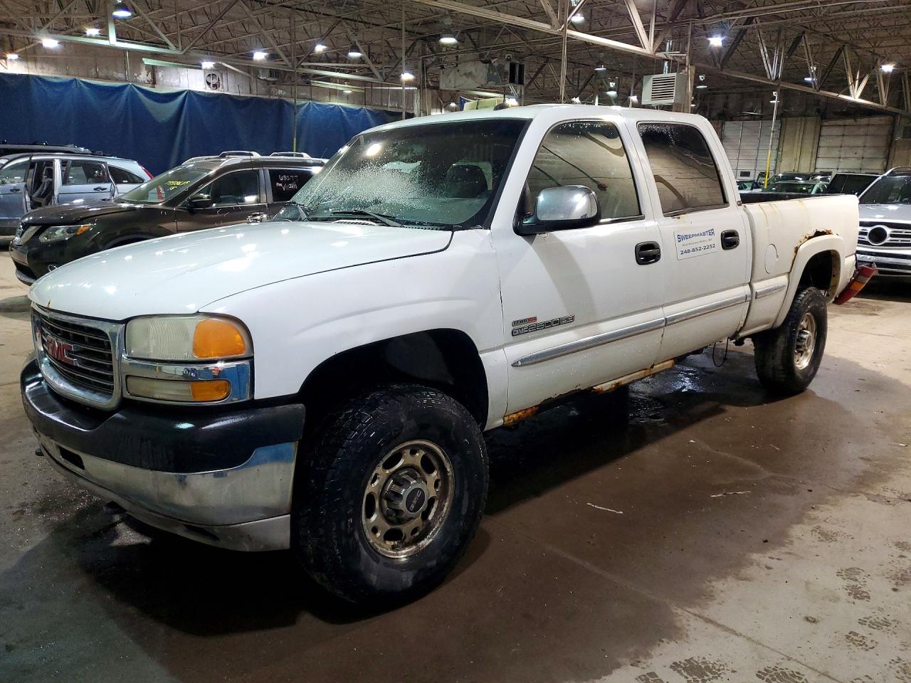 2002 GMC Sierra 2500HD, VIN 1GTHK23122F236467 — Front end