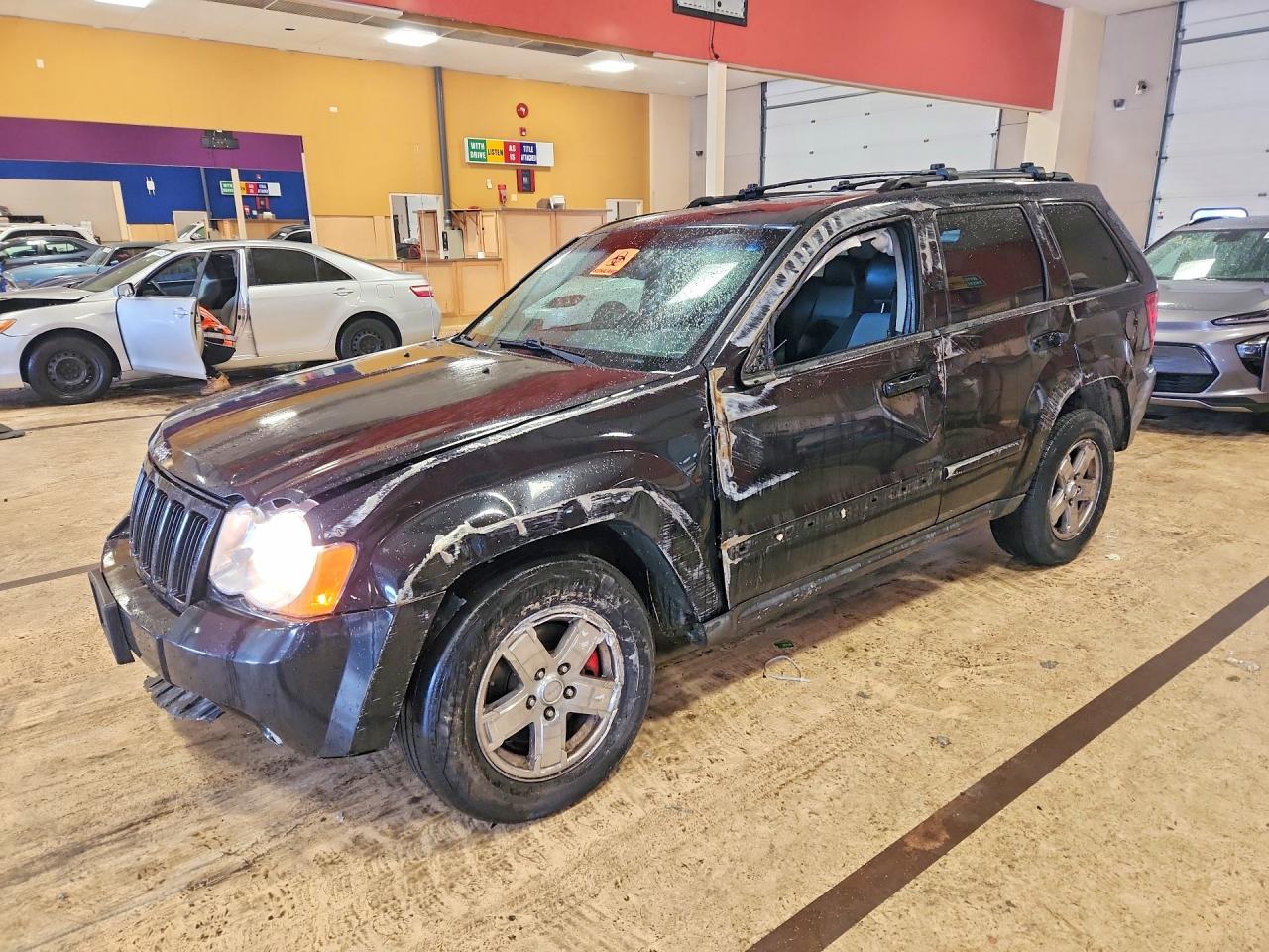 2010 Jeep Grand Cherokee Laredo, VIN 1J4PR4GK6AC141958 — Front end