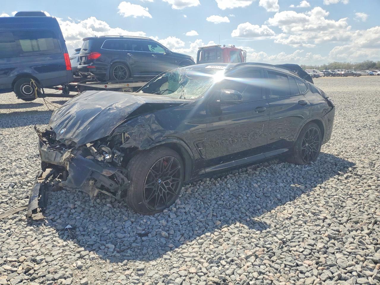 2023 BMW X4 M, VIN 5YM23EC06P9P61783 — Перед