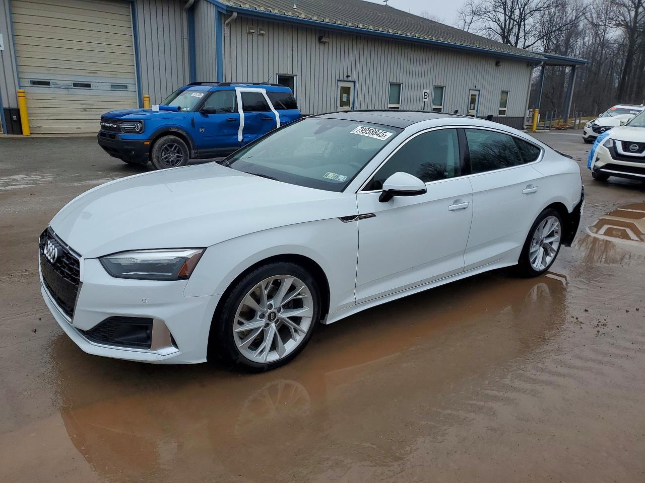 2022 Audi A5 Sportback Premium, VIN WAUABCF59NA031278 — Зад