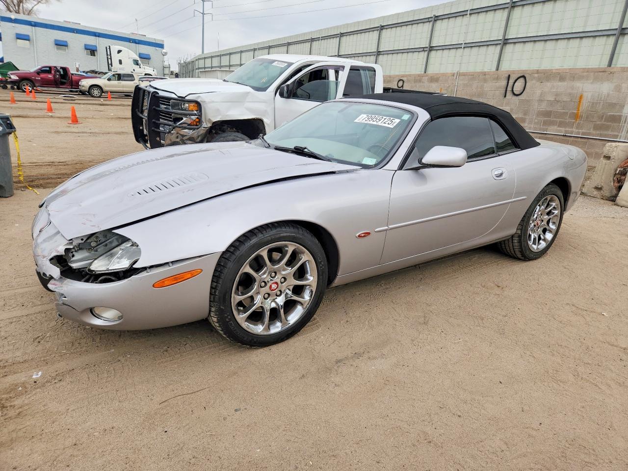 2002 Jaguar XK, VIN SAJDA42B32PA26627 — Front end