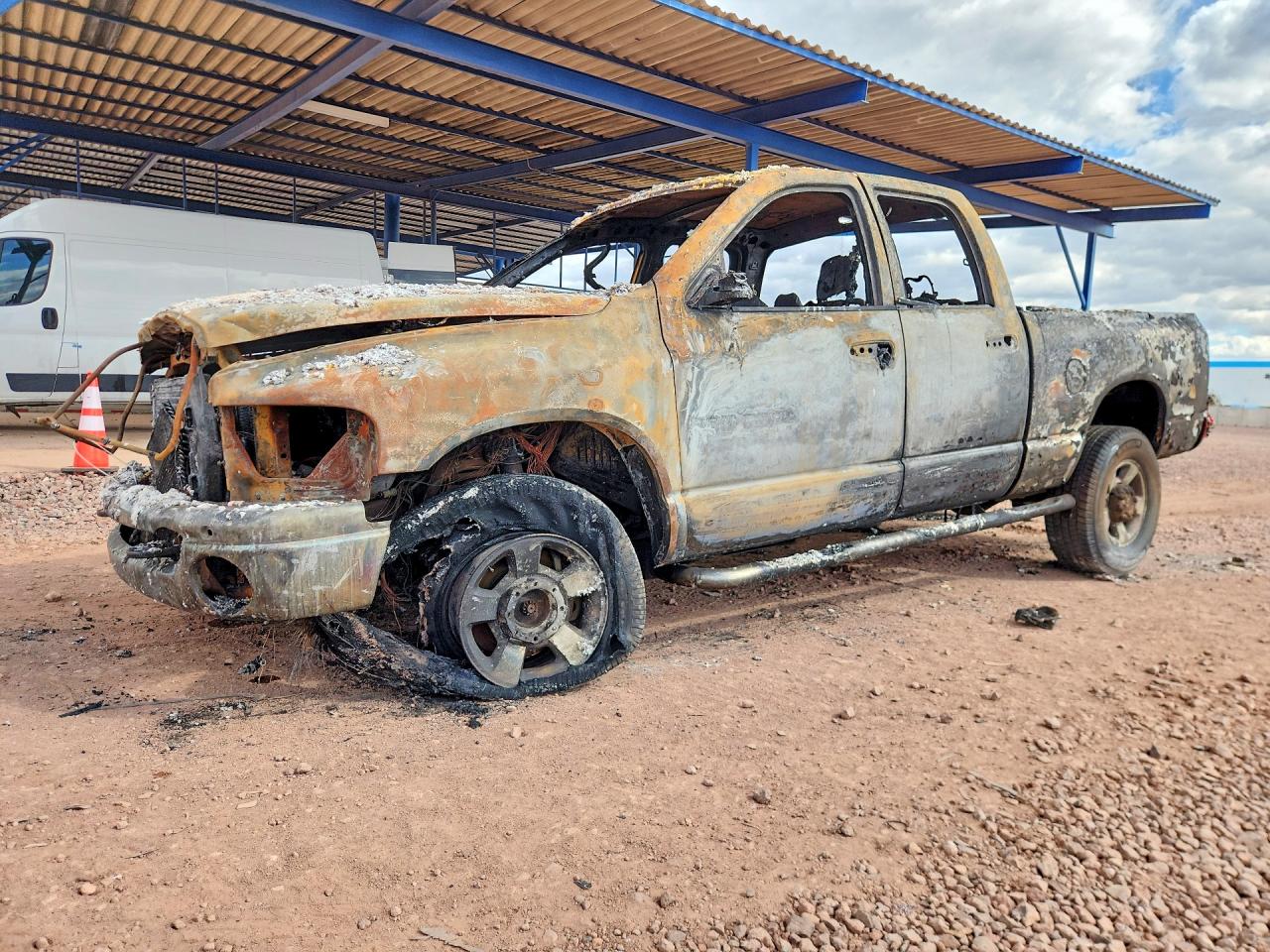 2004 Dodge 3500 SLT, VIN 3D7LU38674G129338 — Пожар