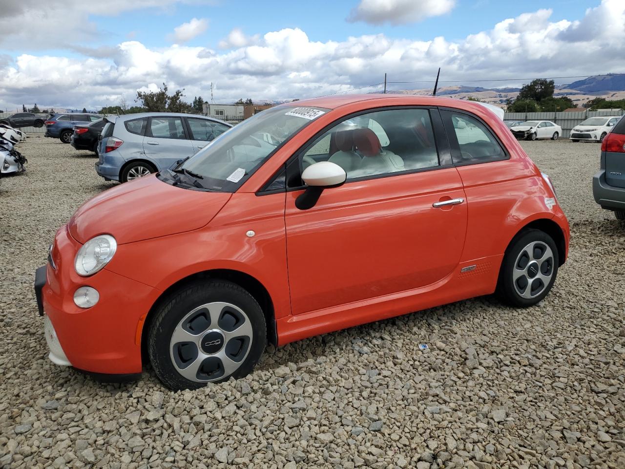 2015 FIAT 500e, VIN 3C3CFFGE1FT732833 — Minor dents and scratches