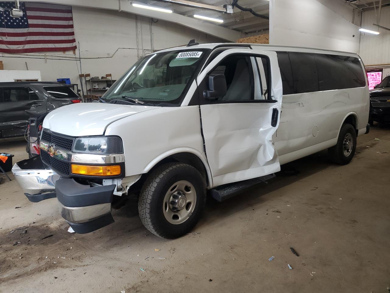 2019 Chevrolet Express Passenger LT, VIN 1GAZGPFG2K1264794 — Front end