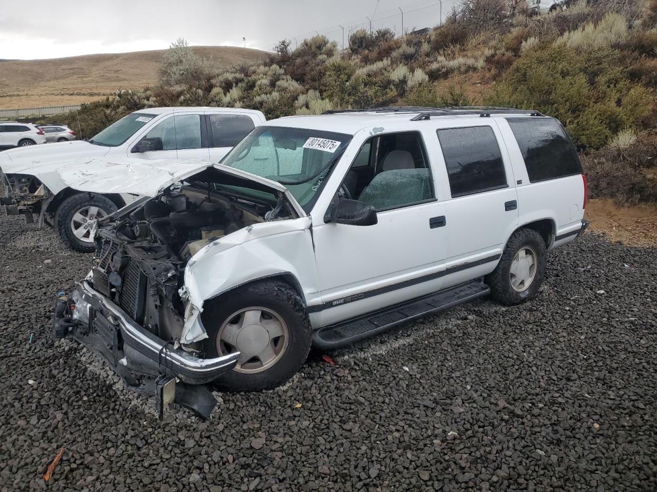1995 GMC Yukon, VIN 1GKEK13K5SJ743693 — Front end