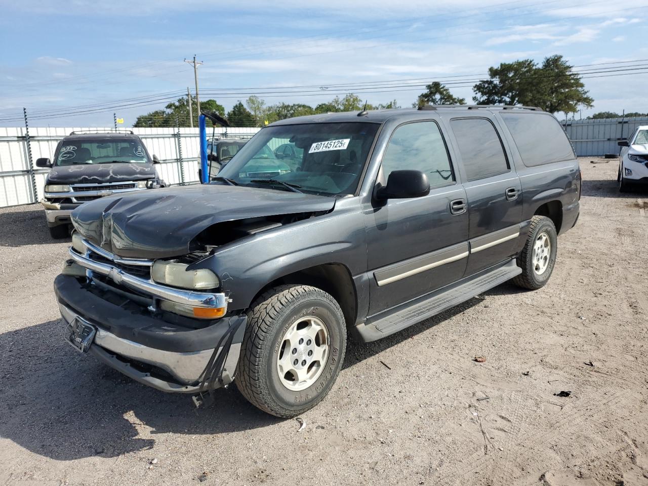 2005 Chevrolet Suburban LS, VIN 3GNEC16Z25G116755 — Front end