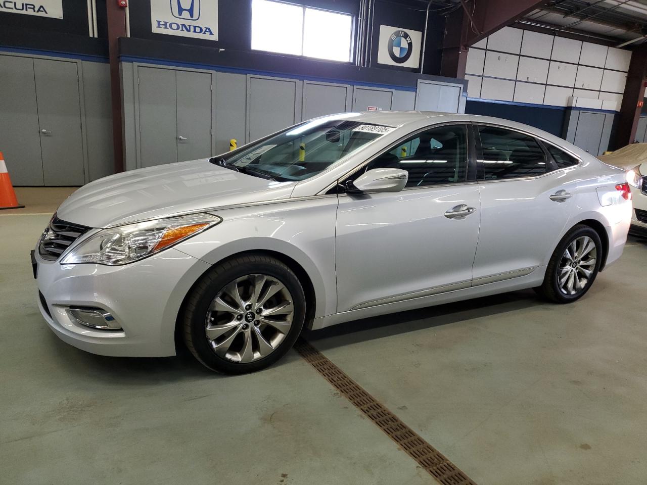 2012 Hyundai Azera, VIN KMHFG4JGXCA125557 — Зад