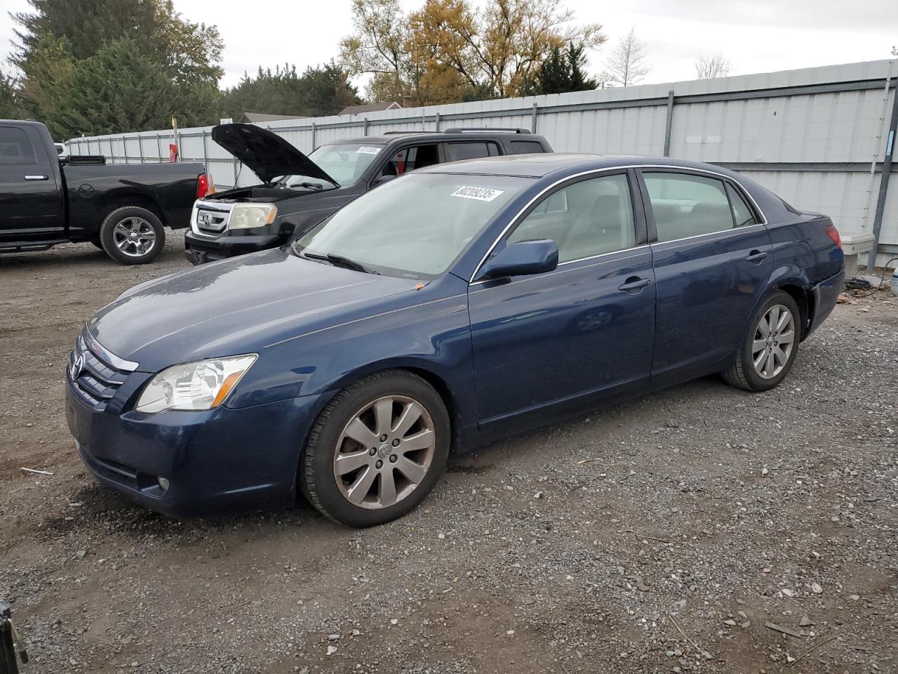 2005 Toyota Avalon XLS, VIN 4T1BK36B75U052332 — Rear end