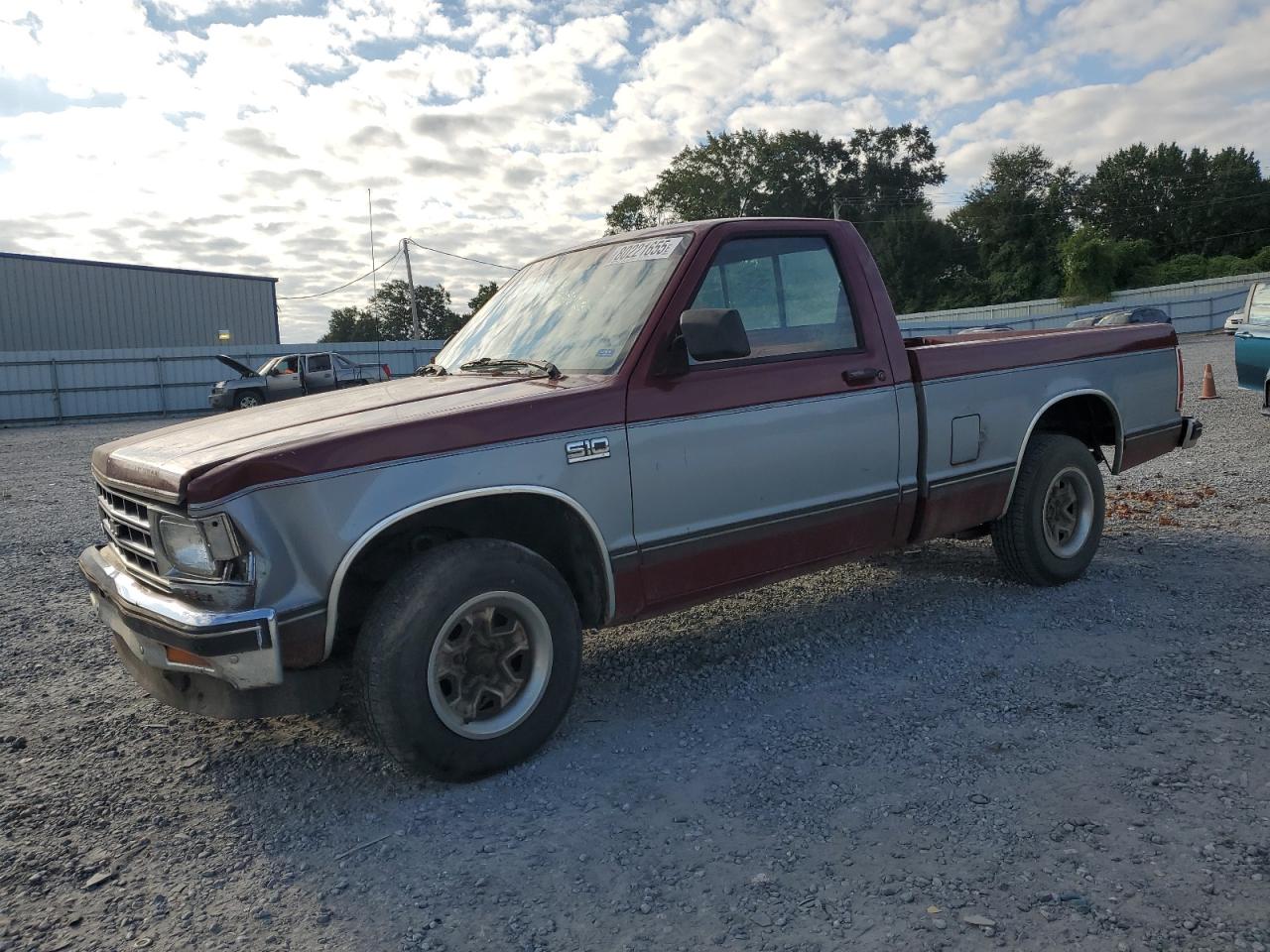 1990 Chevrolet S-10, VIN 1GCCS14ZXL2102677 — Front end