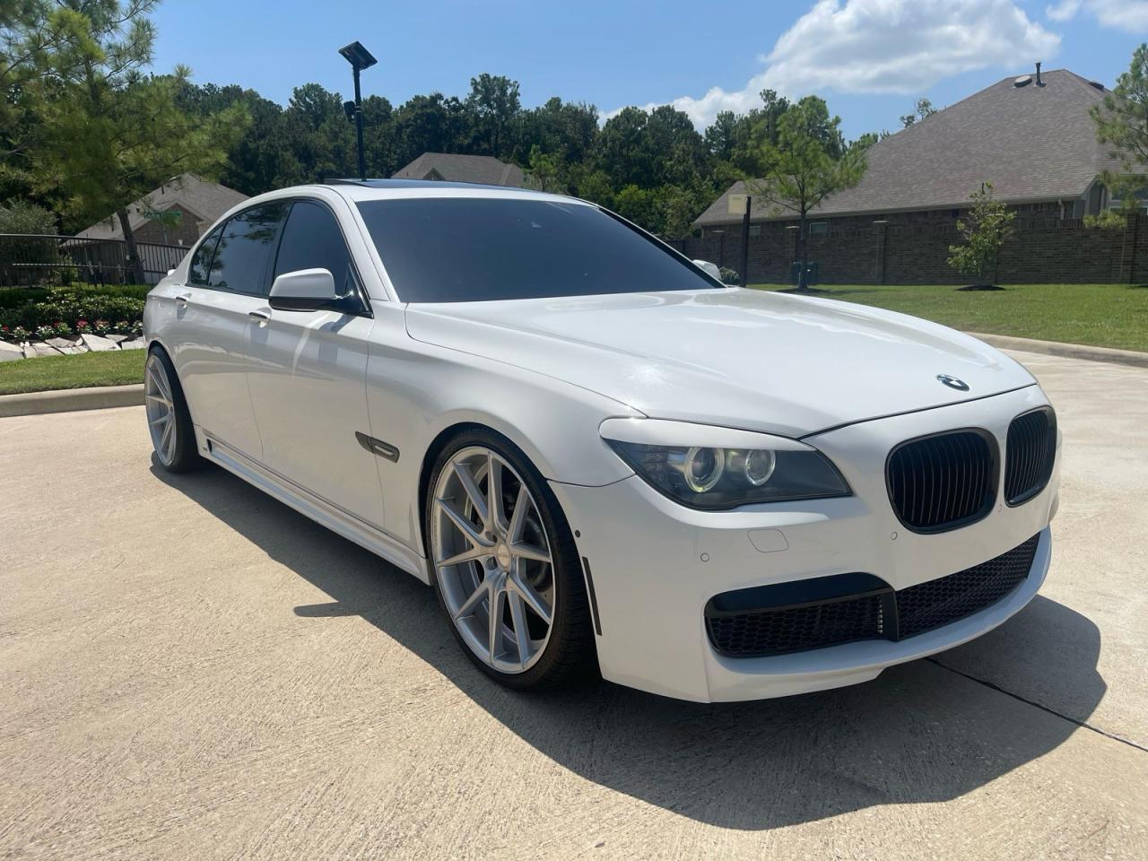 2010 BMW 7 Series 750Li, VIN WBAKB8C58ACY64395 — Ранее повреждён