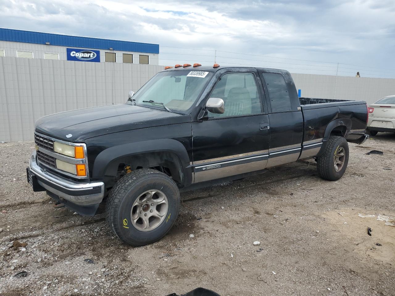 1991 Chevrolet Silverado 2500, VIN 2GCFK29KXM1126770 — Side