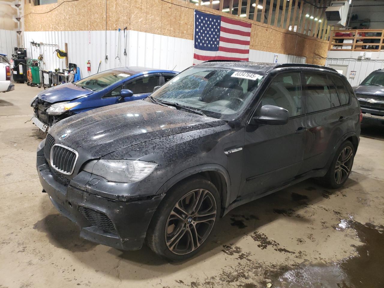 2011 BMW X5 M, VIN 5YMGY0C56BLK26633 — Пожар в моторном отсеке