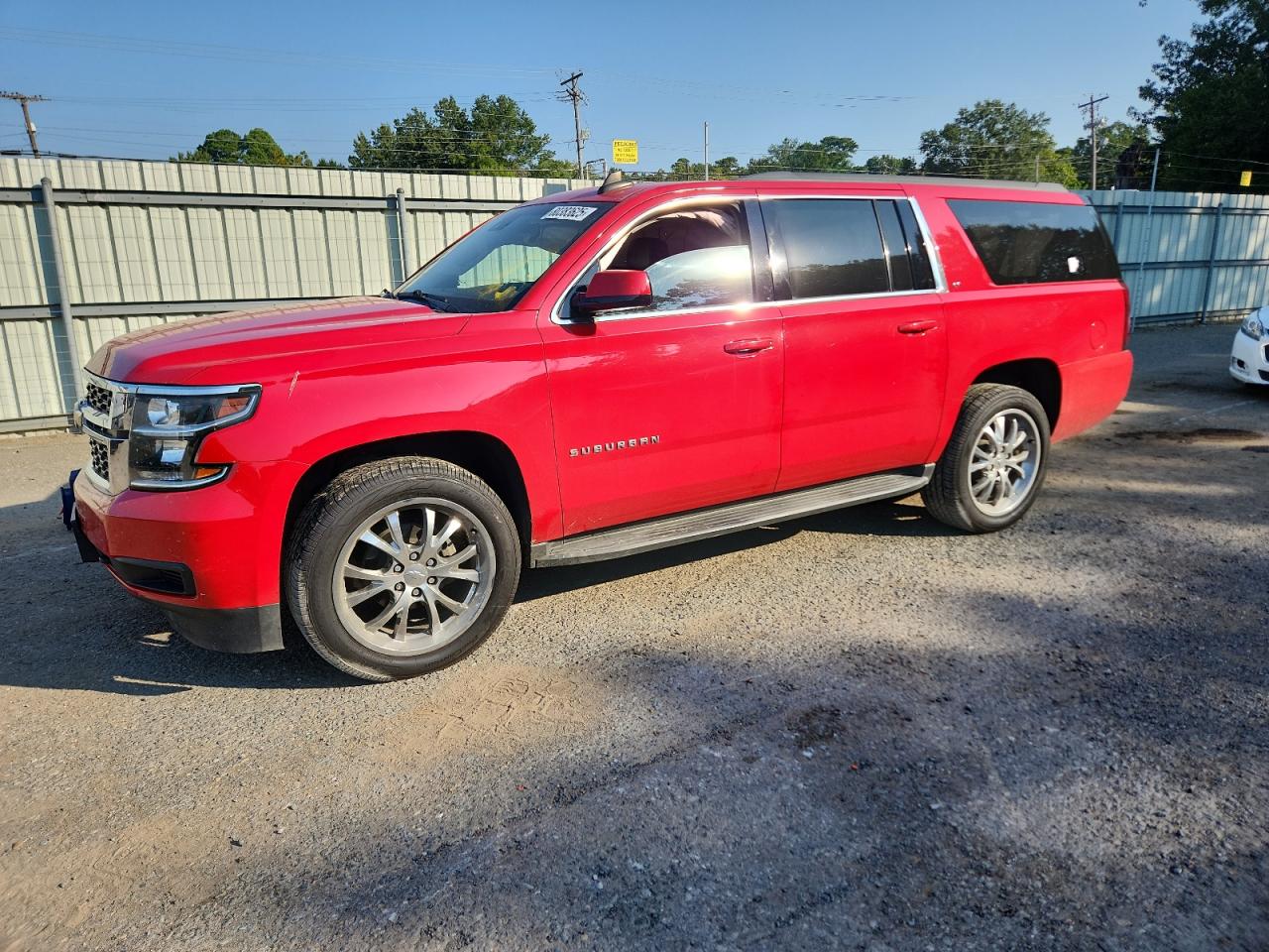 2018 Chevrolet Suburban LT, VIN 1GNSCHKC7JR359596 — Side