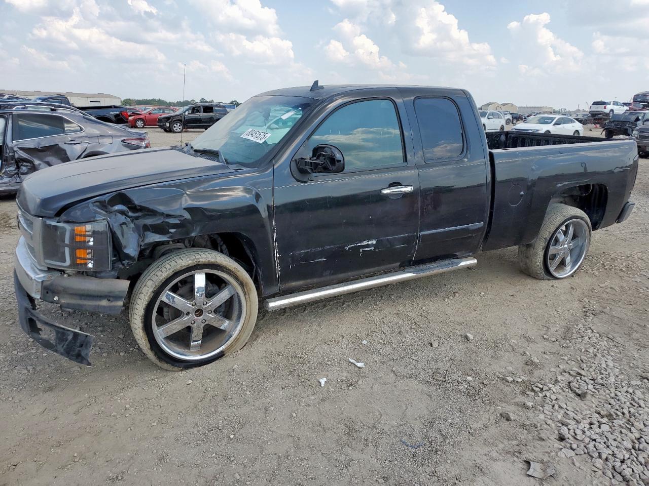 2012 Chevrolet Silverado 1500 LT, VIN 1GCRCSE03CZ288972 — Front end