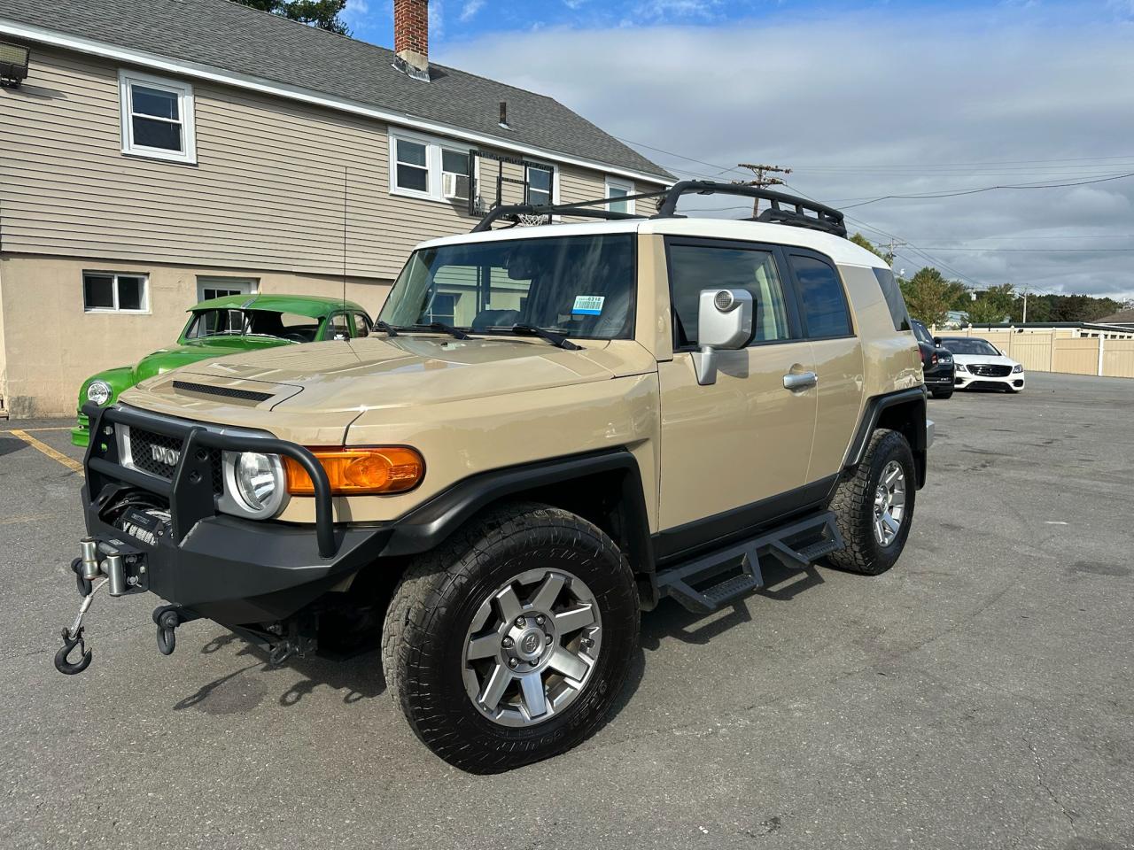 2014 Toyota FJ Cruiser, VIN JTEBU4BF8EK184178 — Minor dents and scratches